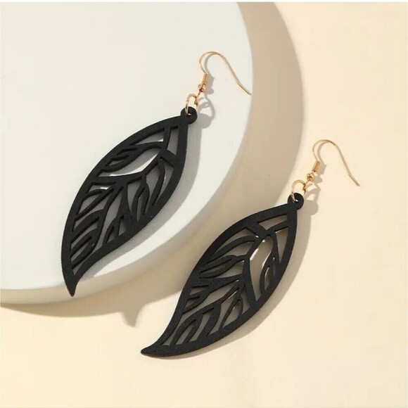 Black wooden carved stencil leaf shape earrings boho jewelry - Picture 2 of 3